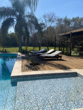 Linda casa a metros del río Paraná con pileta